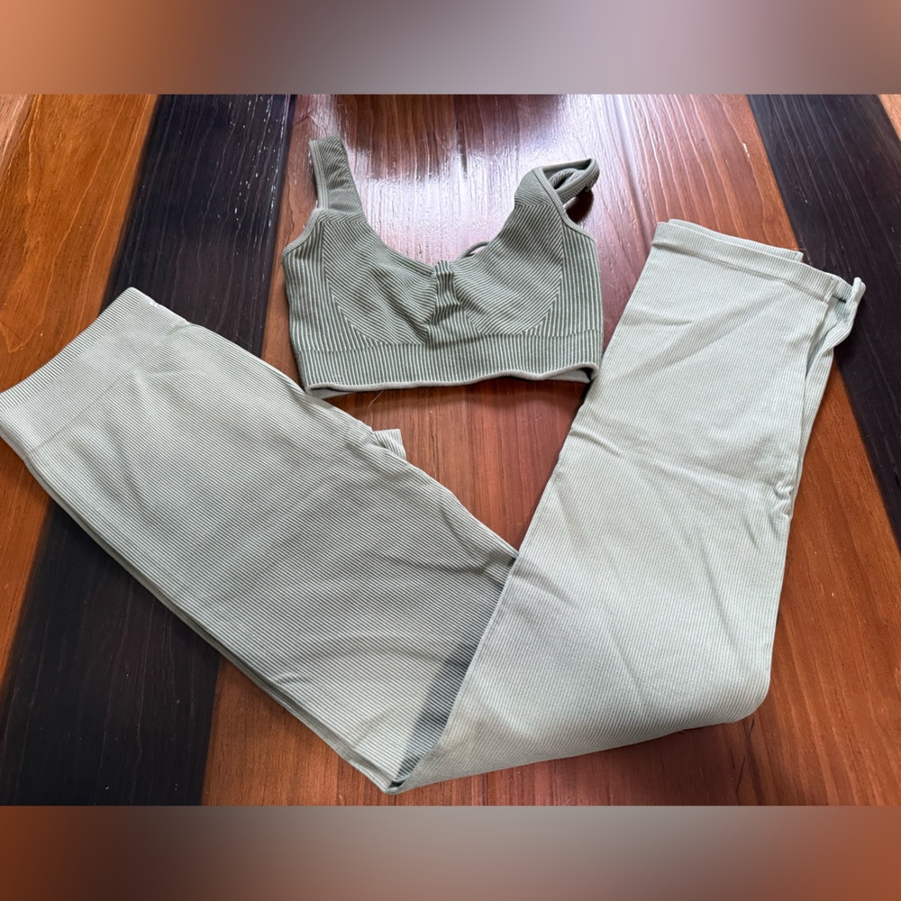 Fabletics set - Picture 2 of 2